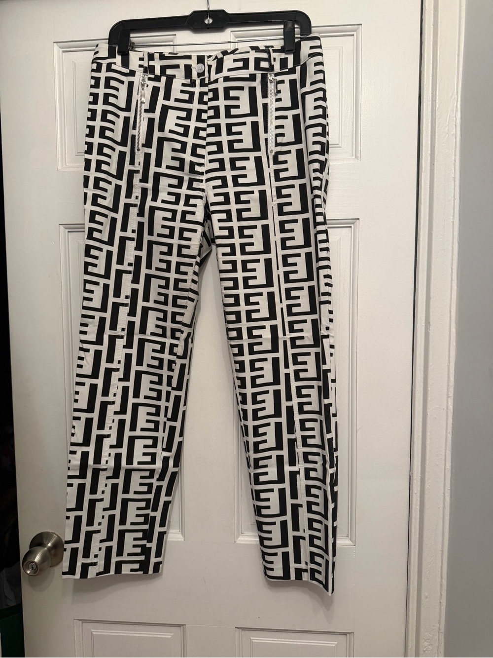Black & White Geometric Print Women's Pants